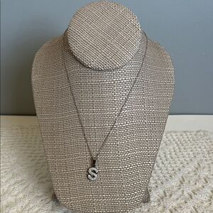 NWT Stainless Steel Elegant Silver Tone  Dainty Necklace initial S Pendant